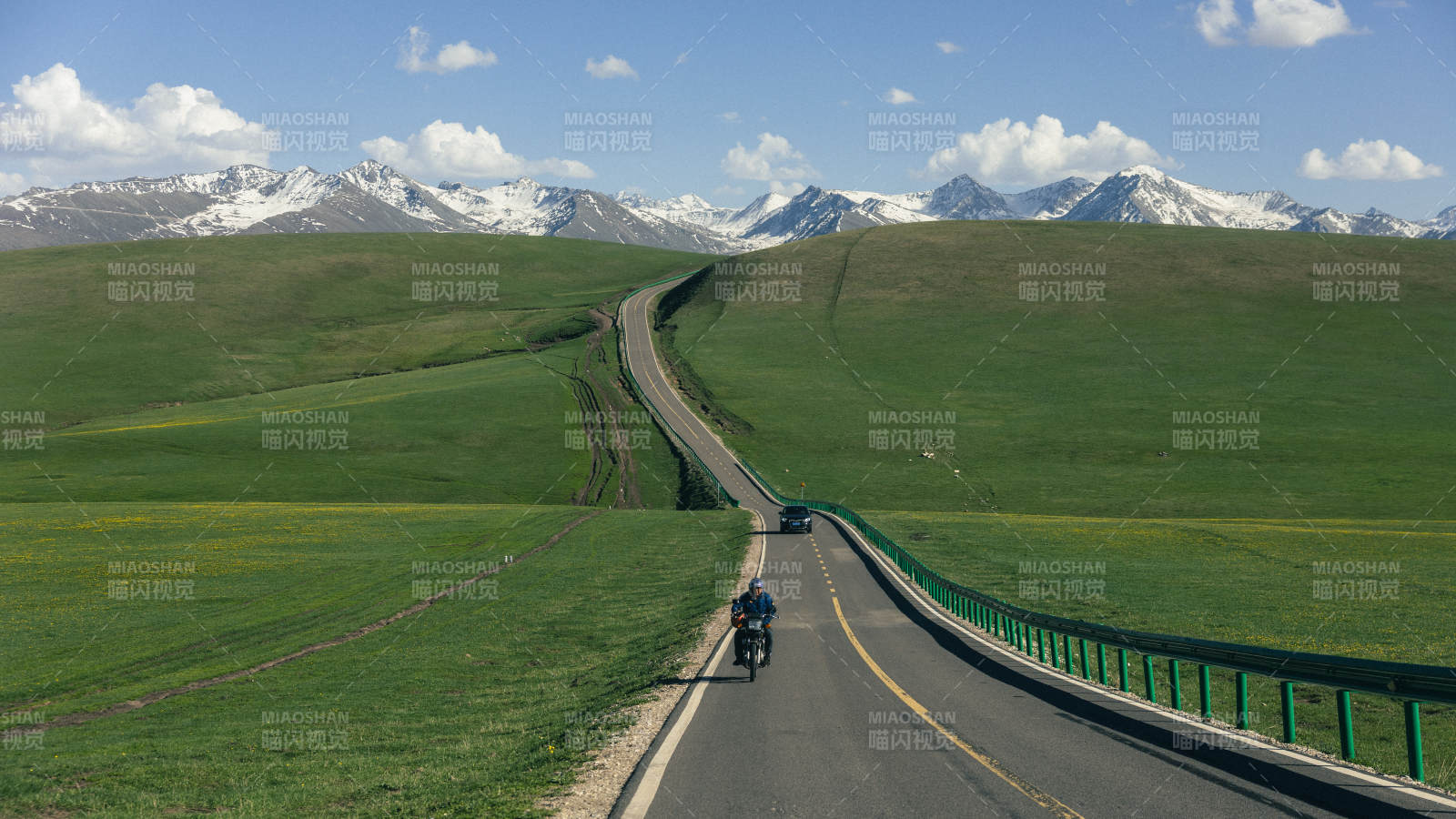 喀拉峻草原公路 雪山遠眺