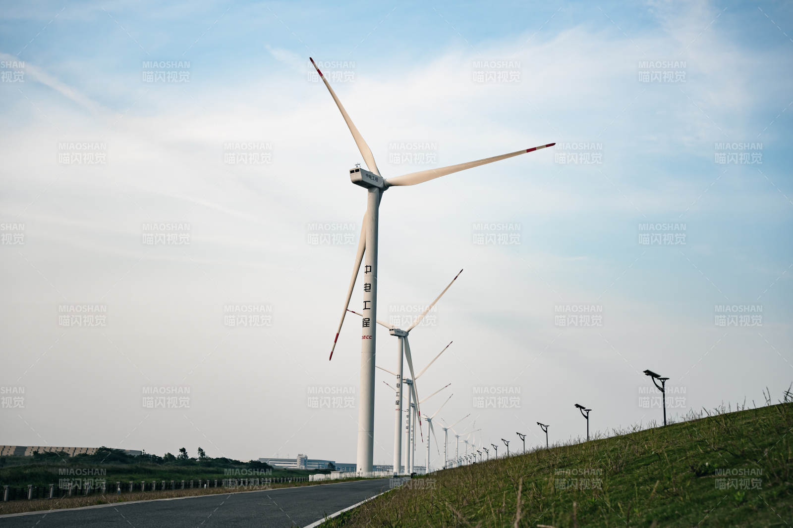 風力發電塔群遠景圖