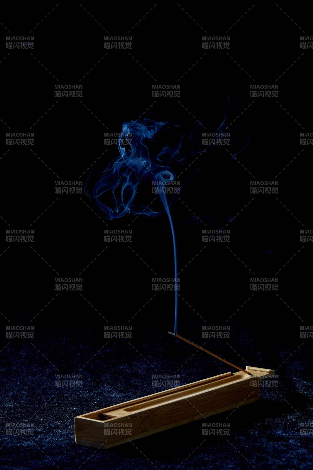 幽香一縷 靜謐夜色中