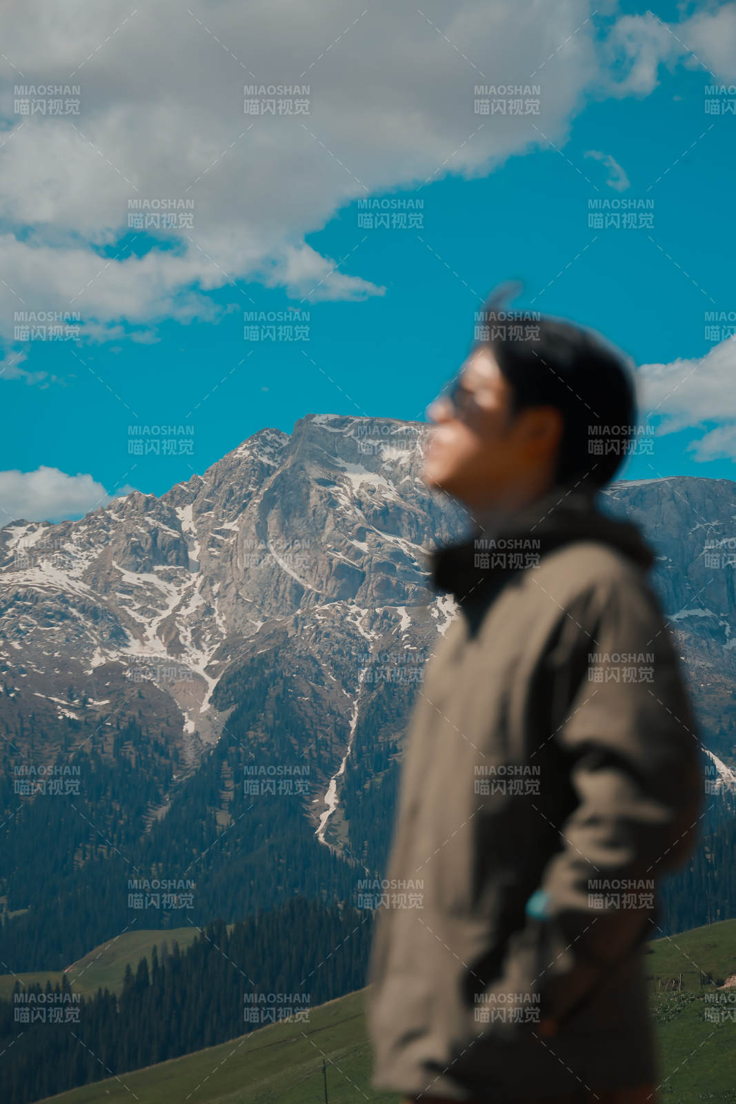 山巔遠眺 心曠神怡