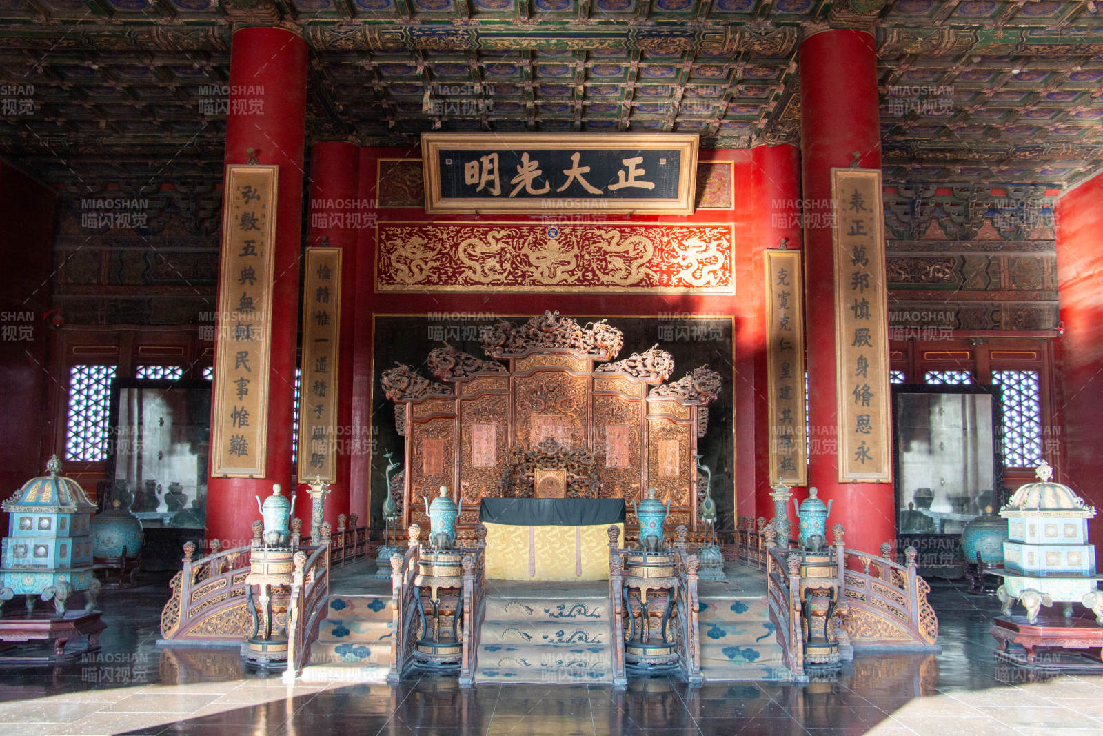 故宮乾清宮內(nèi)部景象