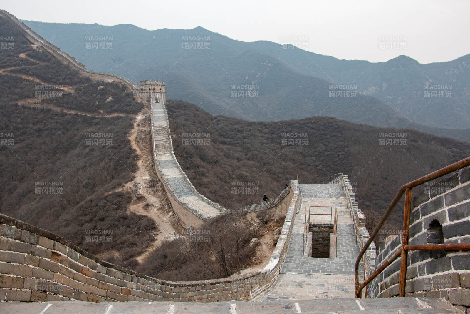 長城蜿蜒山間景色壯觀