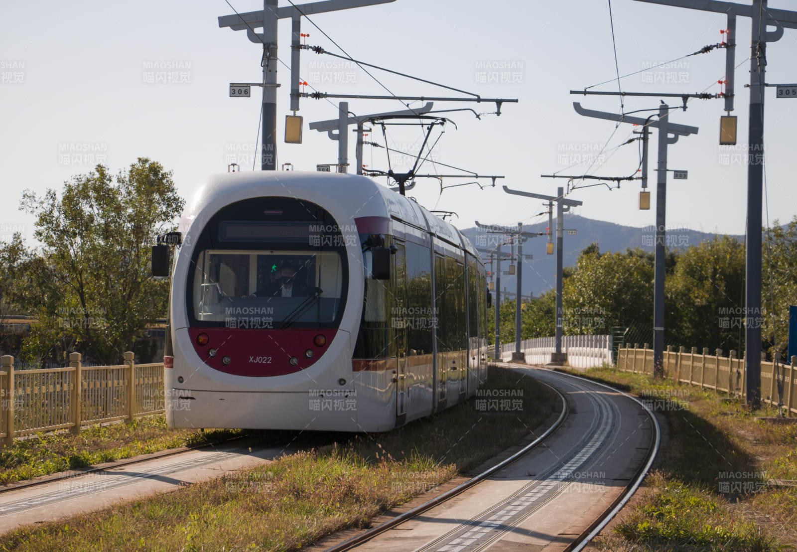 現代有軌電車行駛中