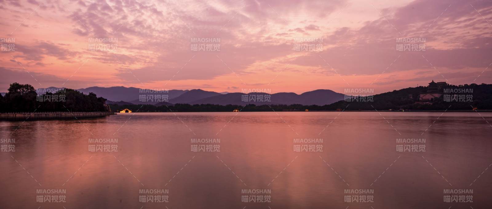 頤和園湖畔夕陽(yáng)映山色