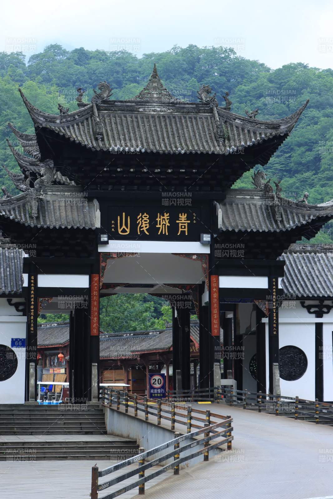 青城山傳統(tǒng)建筑入口