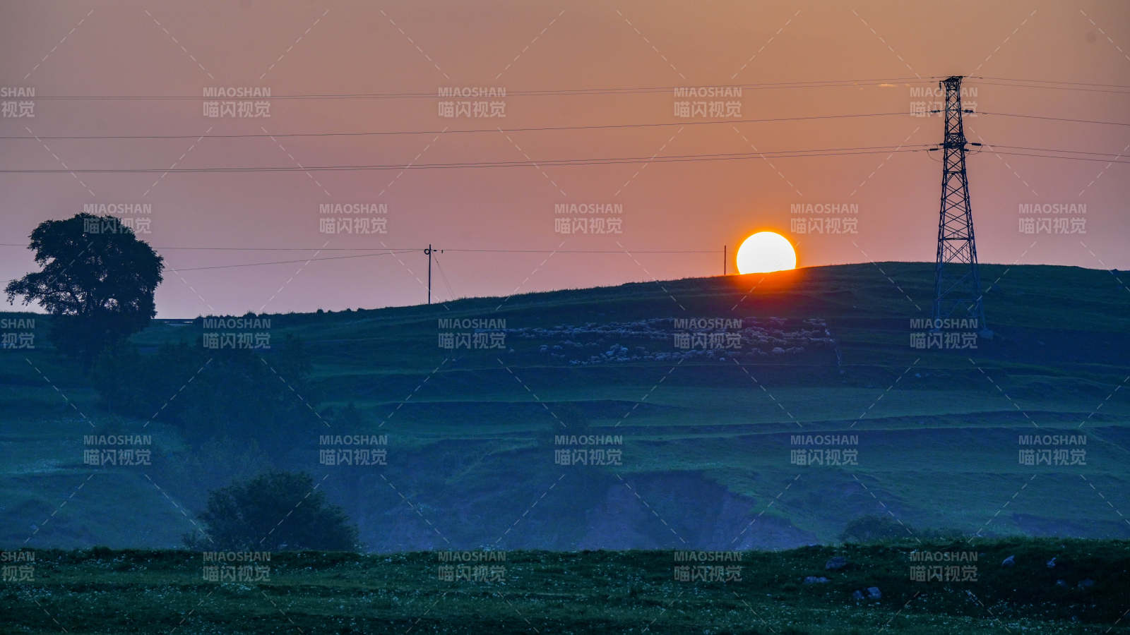 河北蔚縣西刑嶺村高山上夕陽西下 田野靜謐