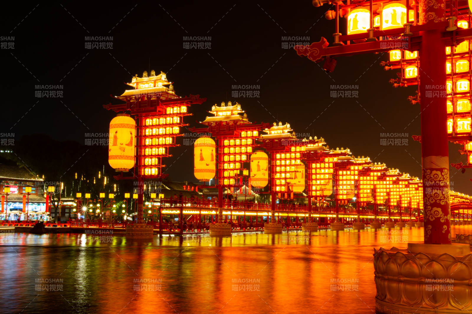 唐山河頭老街夜景燈光璀璨建筑倒影
