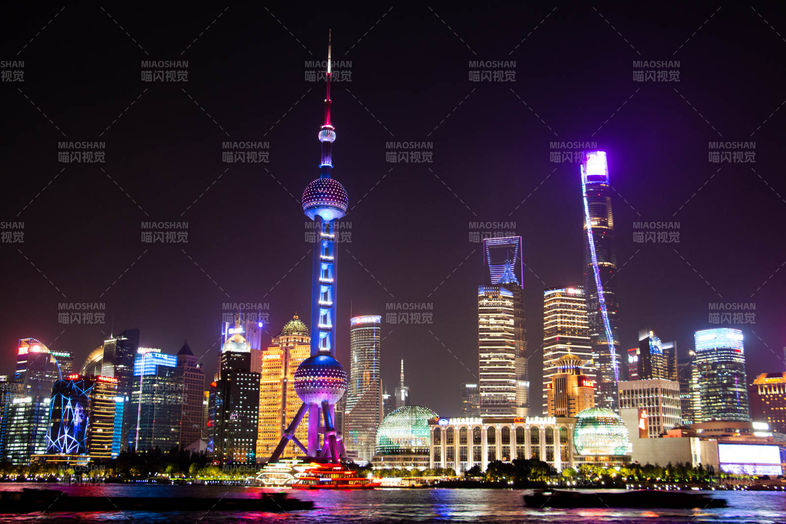 上海夜景 東方明珠與高樓群