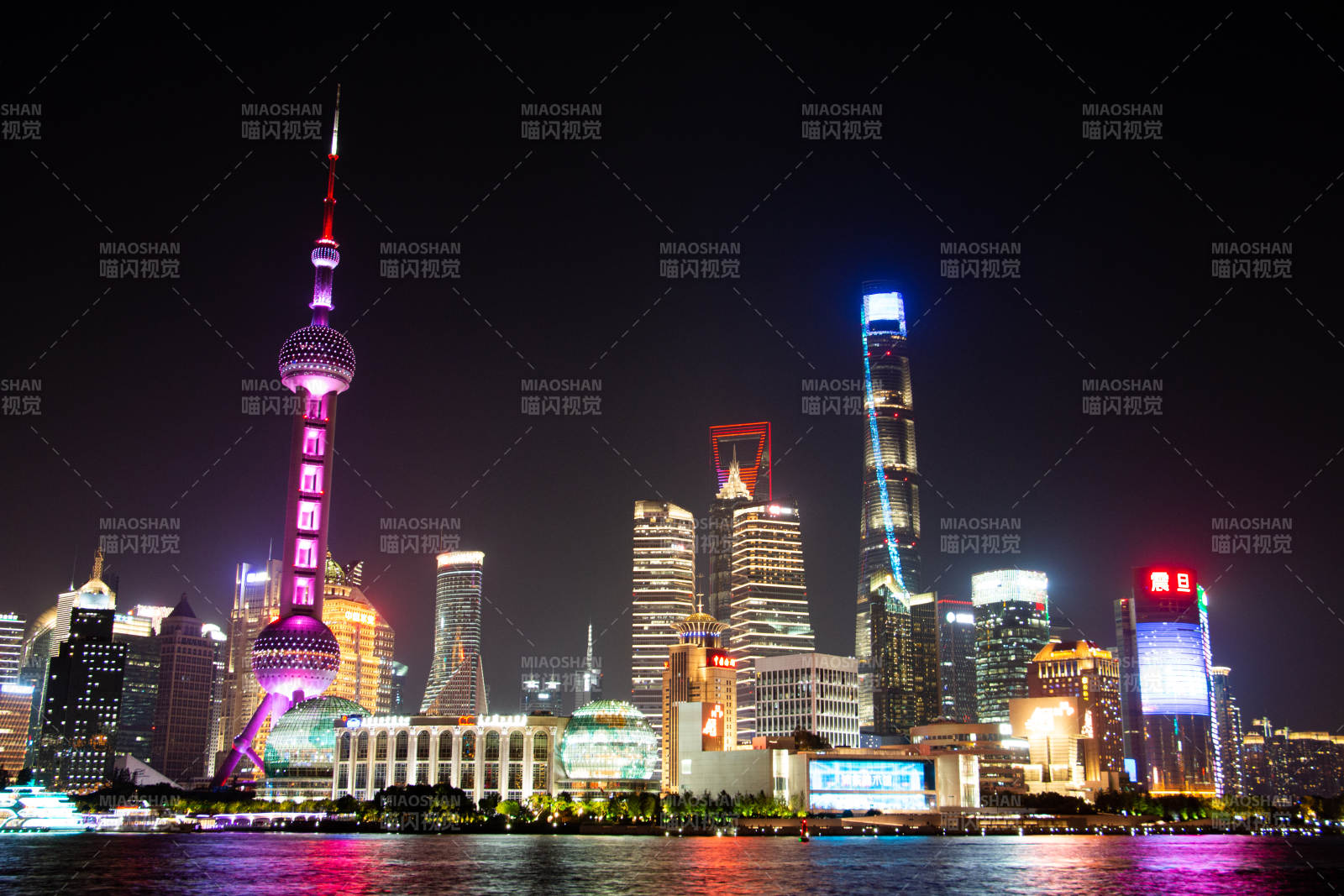 上海夜景 東方明珠與高樓群