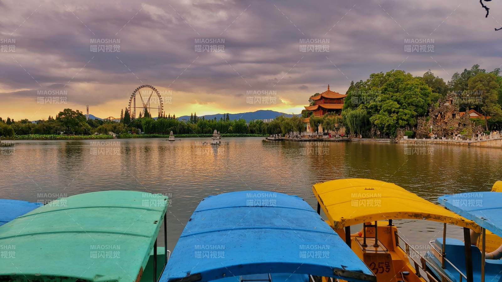 昆明大觀公園的游船與摩天輪