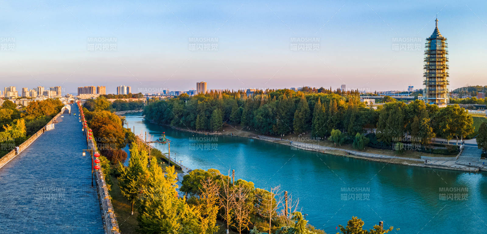 南京秦淮河畔，中華門城墻，遠看大報恩寺