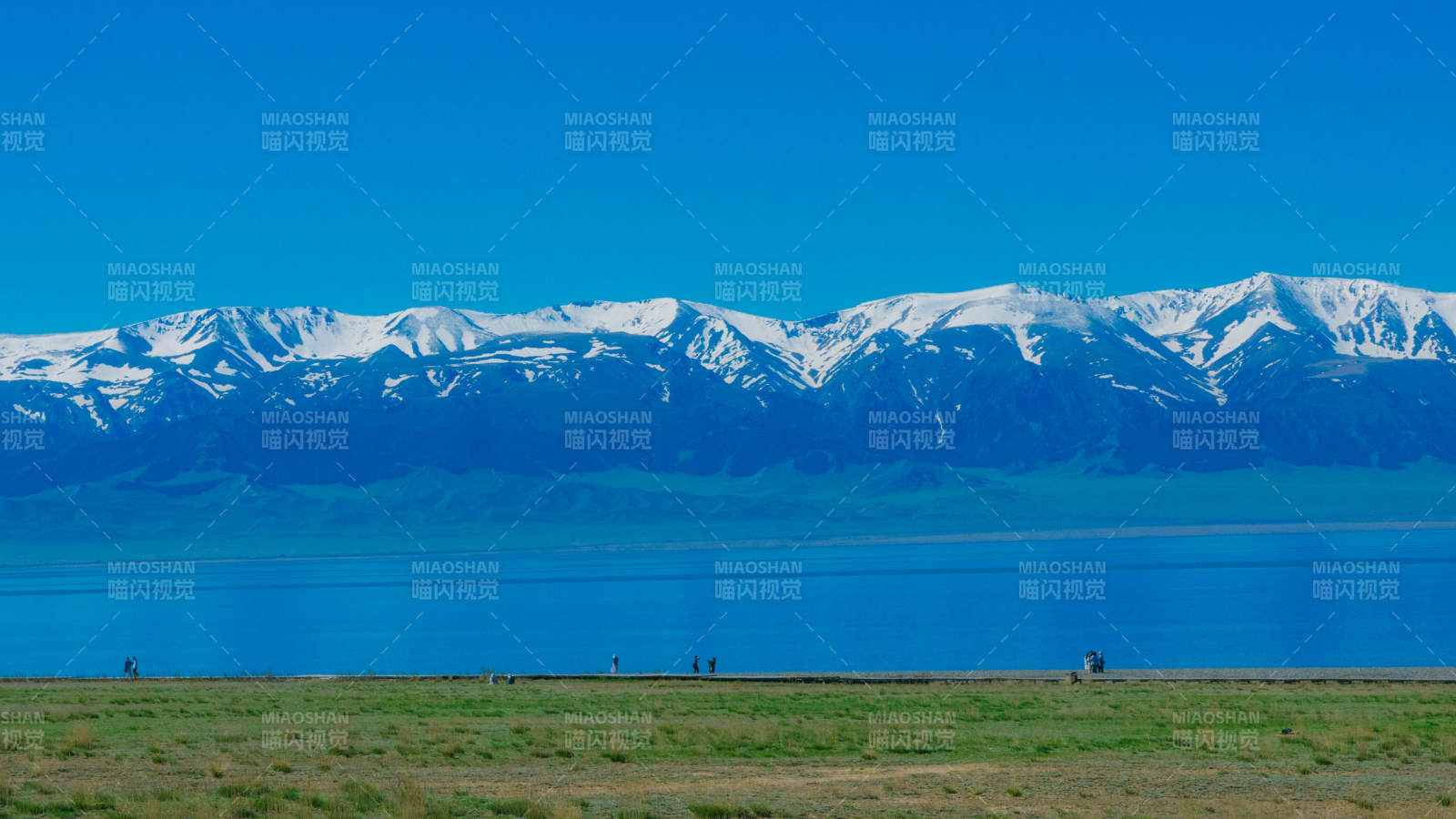 雪山湖畔 寧靜自然--賽里木湖