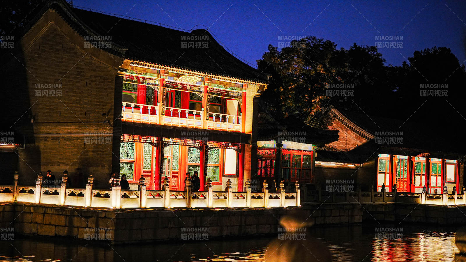 頤和園夜景中的古典建筑
