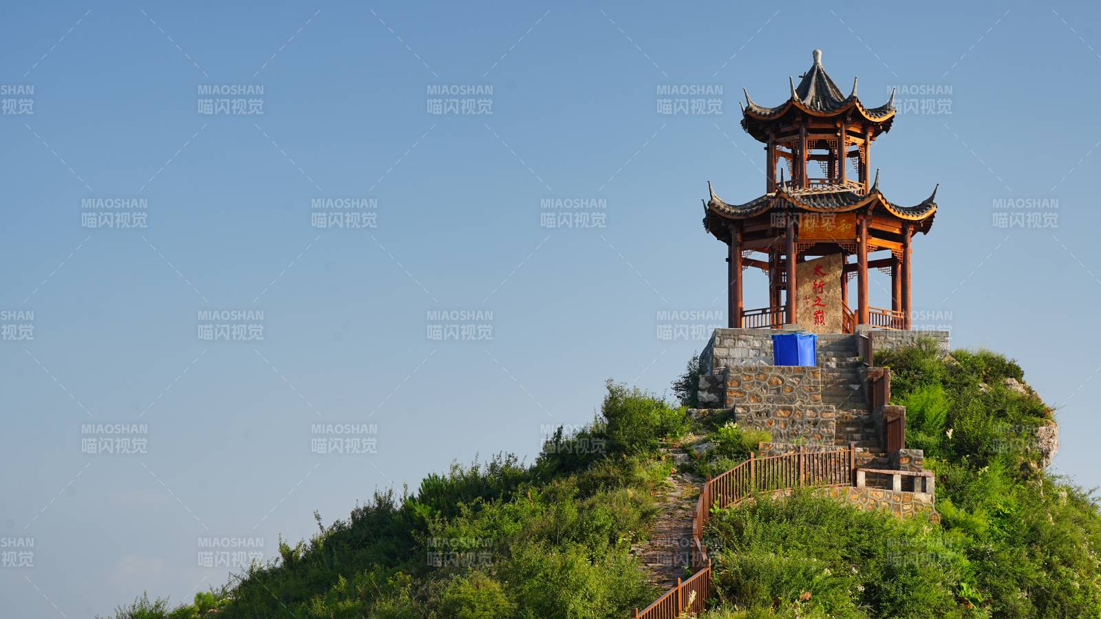 小天山山頂古塔 綠意盎然