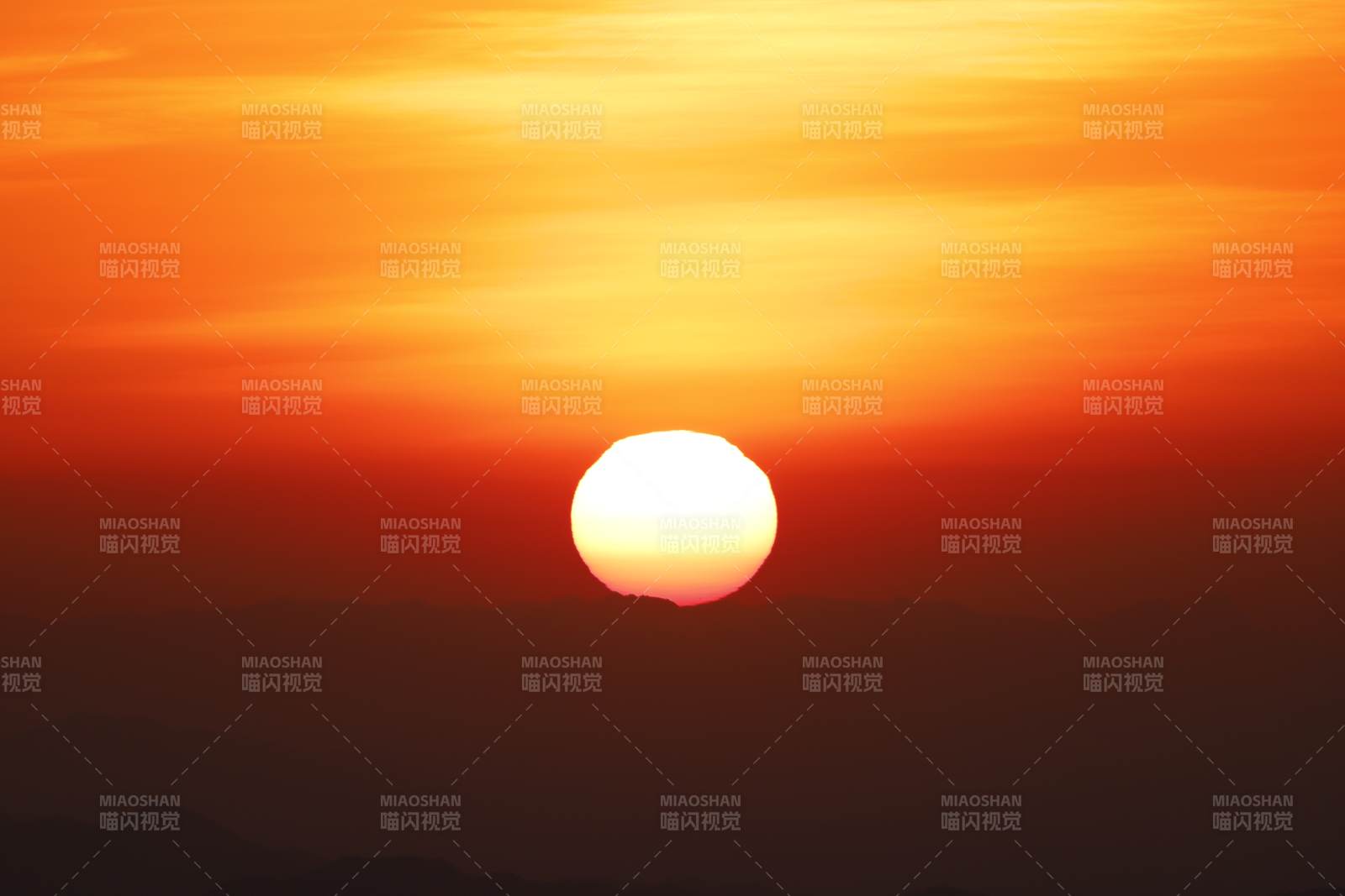 夕陽西下 橙紅滿天