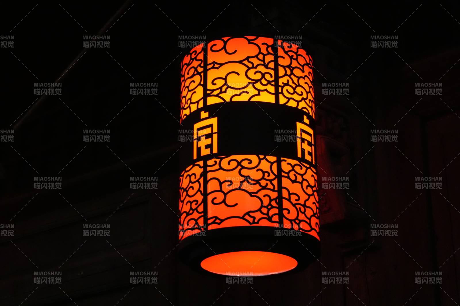 夜色中的傳統燈籠