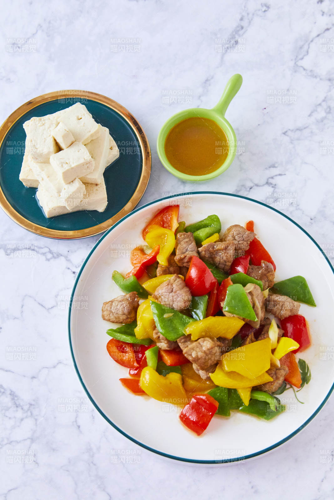 彩椒炒肉配豆腐