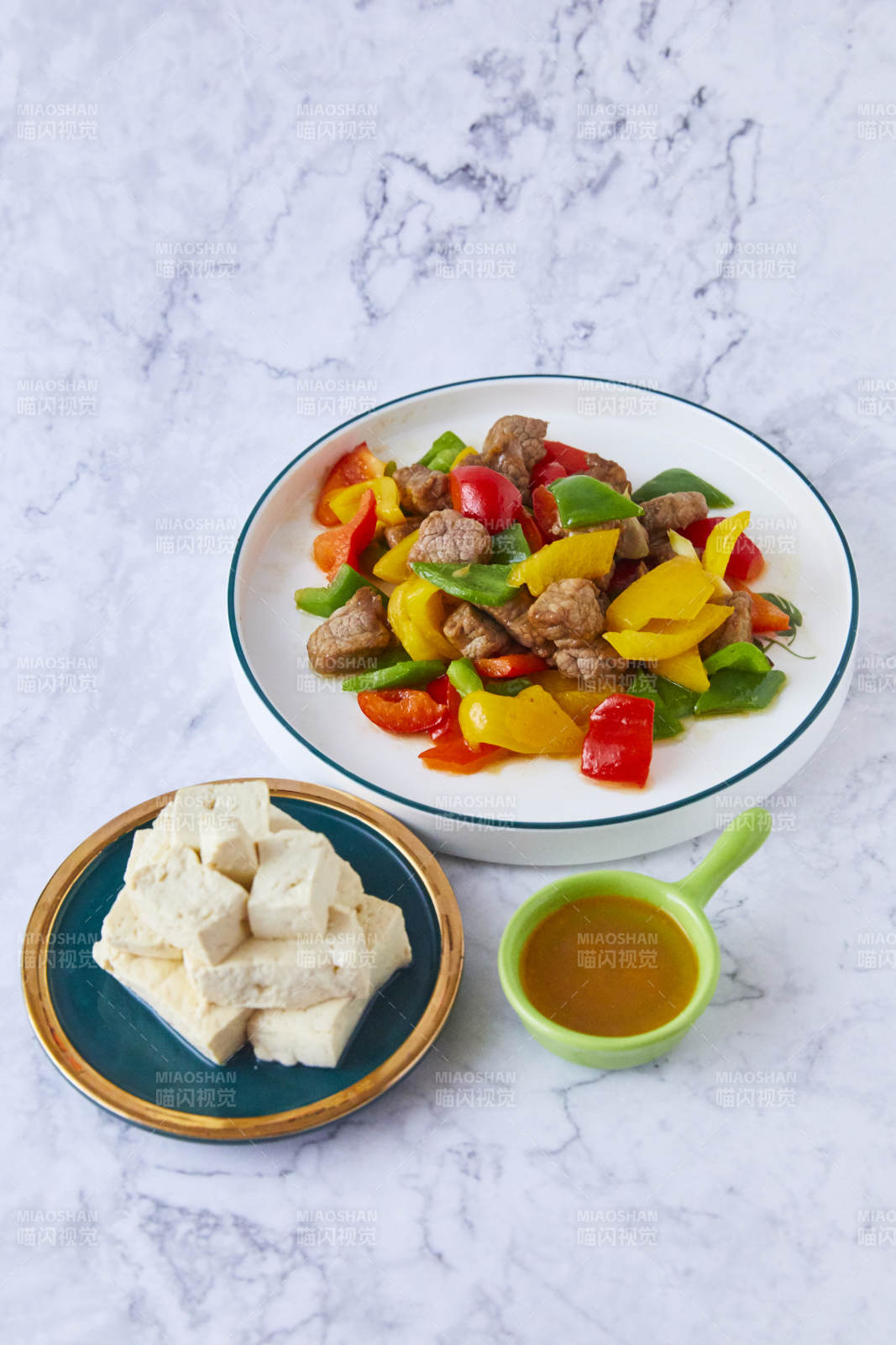 彩椒炒肉配豆腐
