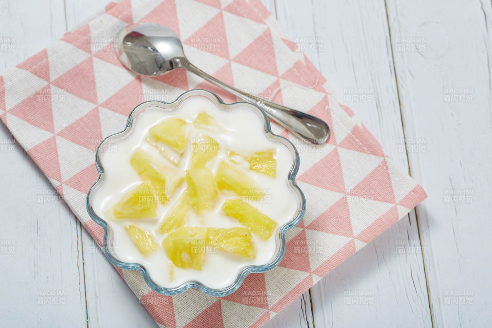 菠蘿酸奶甜點