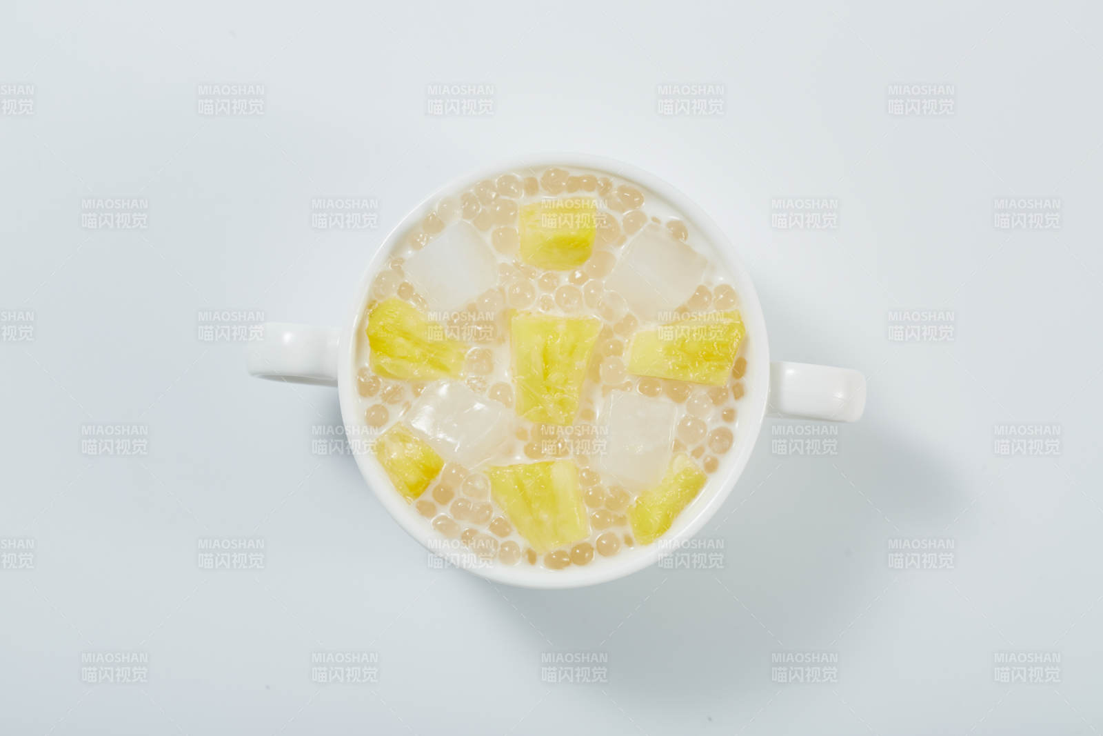 椰汁西米露配菠蘿冰塊