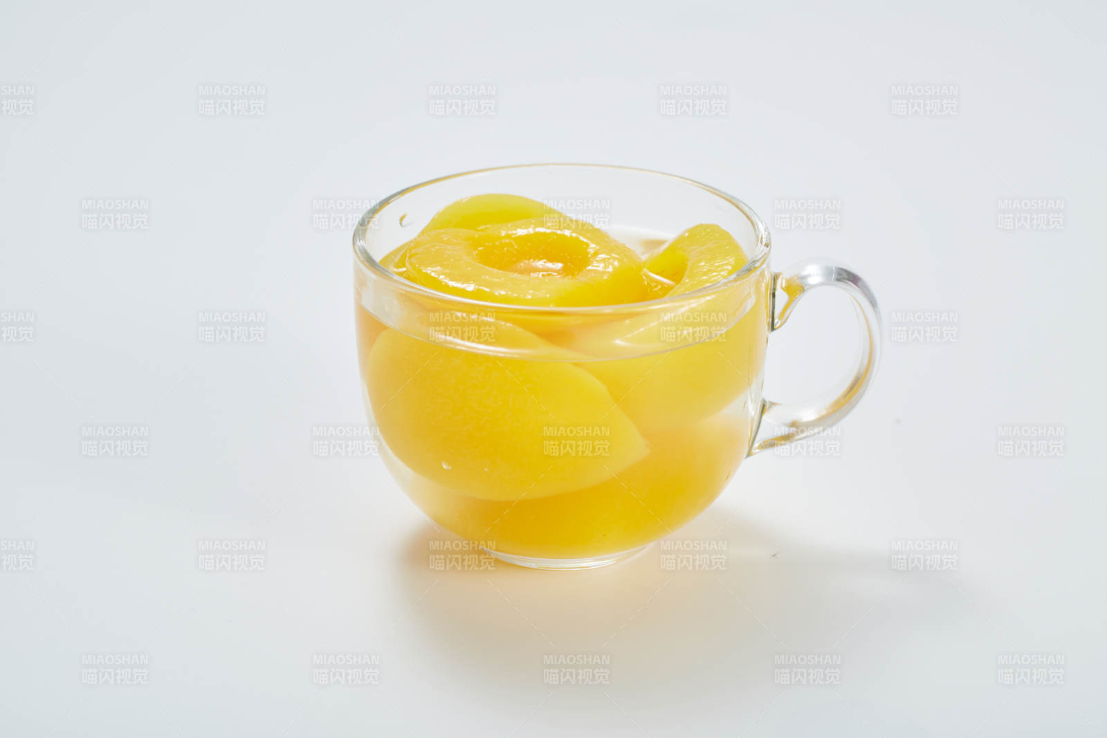 杯中黃桃罐頭