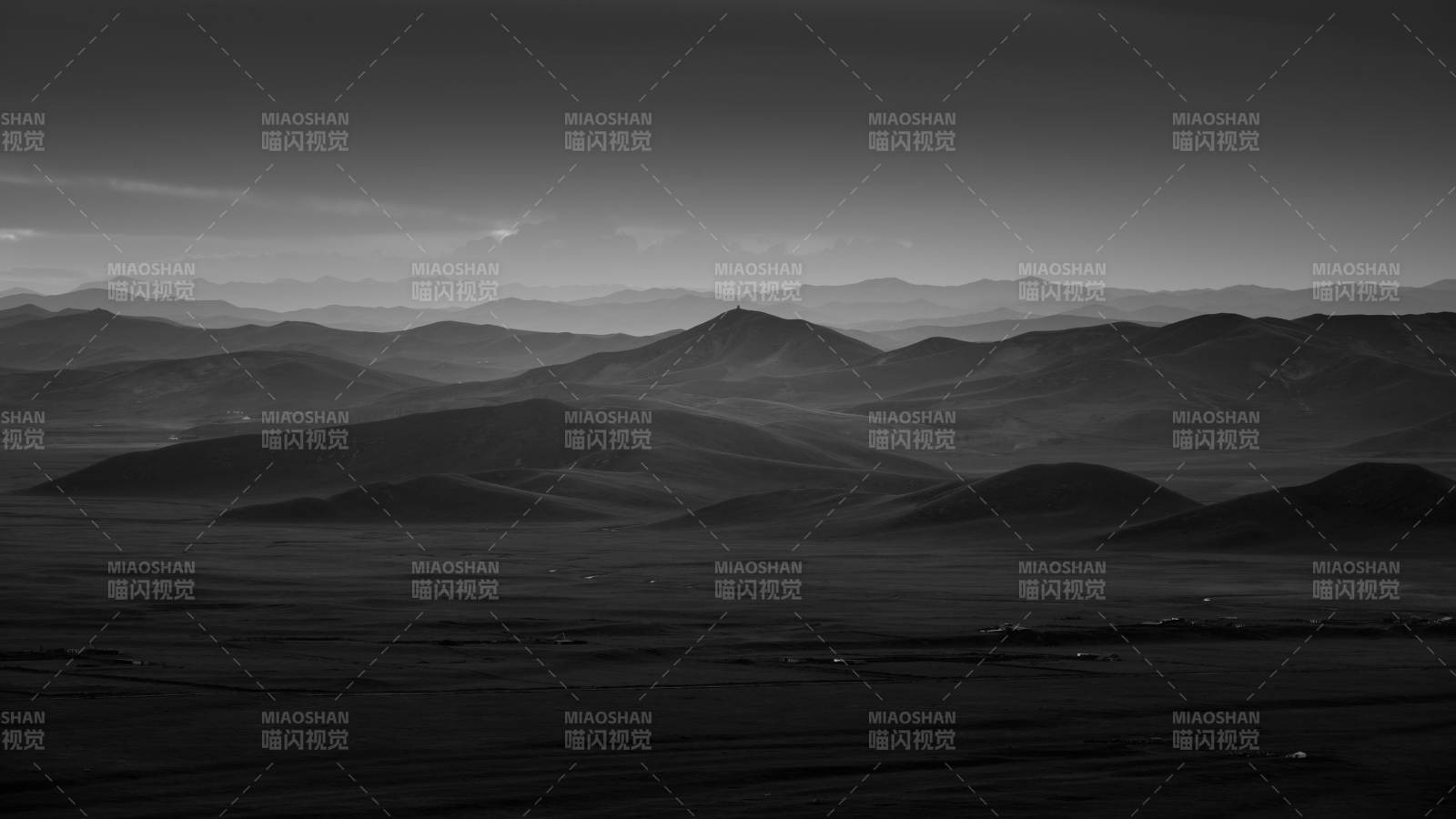 黑白群峰