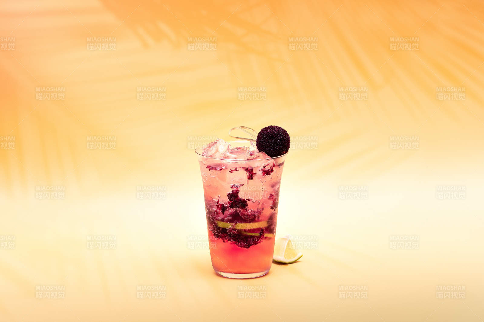 夏日桑葚莓果冰爽飲品