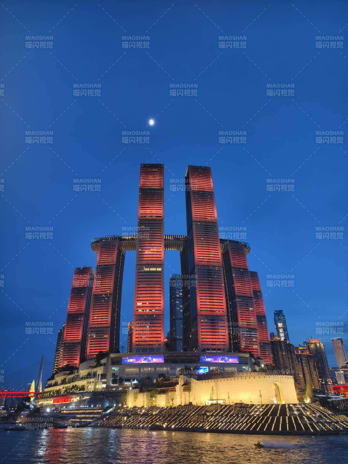 夜幕下的重慶地標建筑