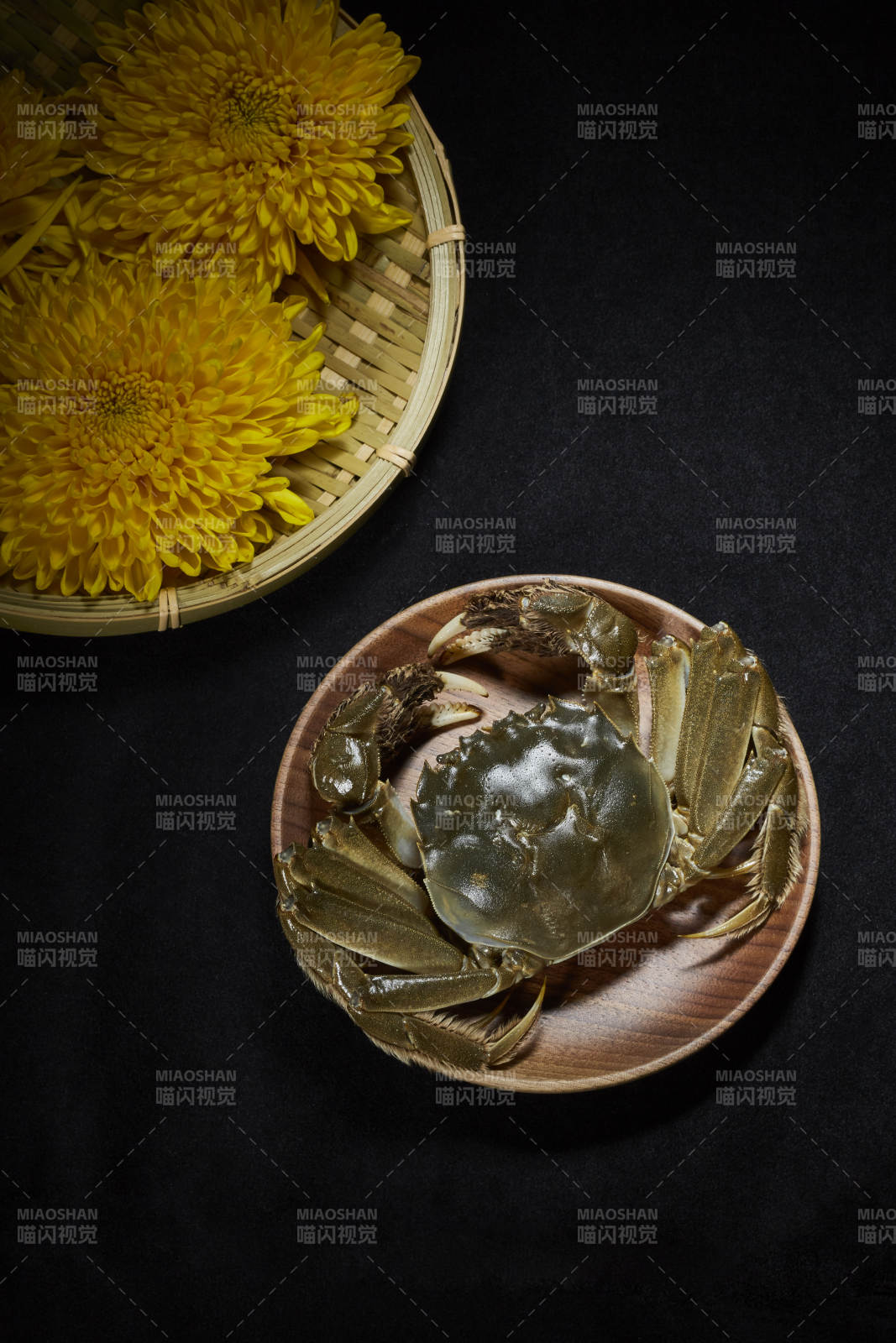秋菊伴蟹 美味佳肴