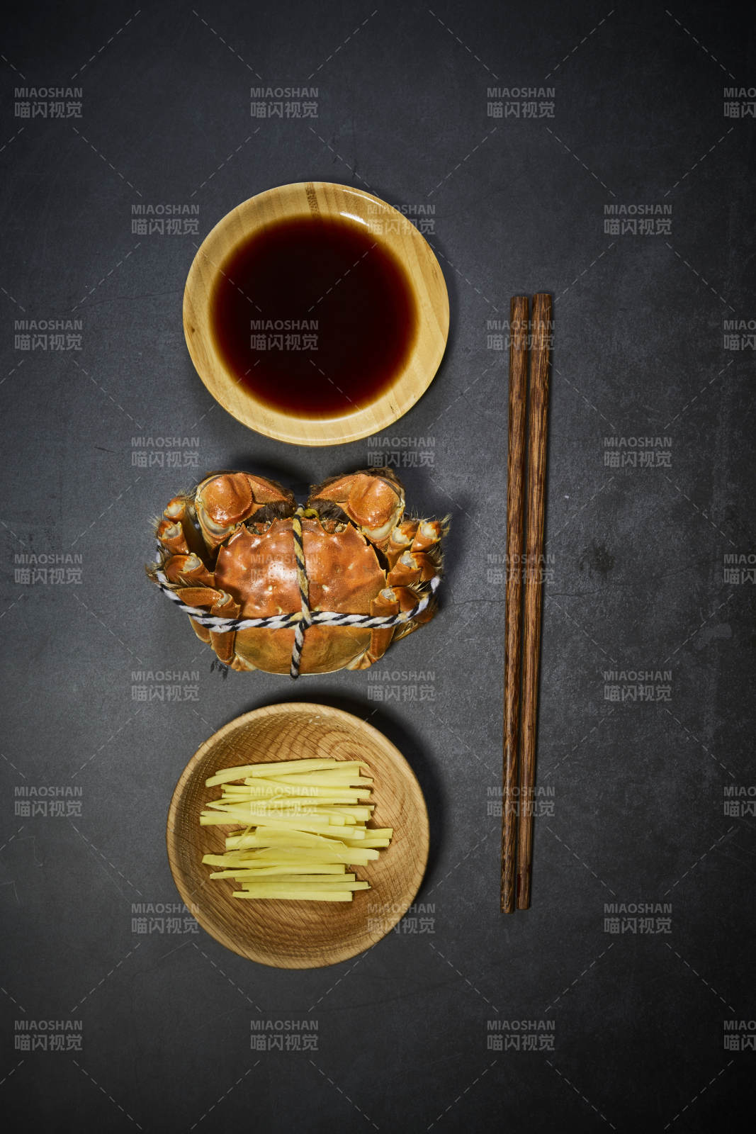 清蒸大閘蟹配姜醋