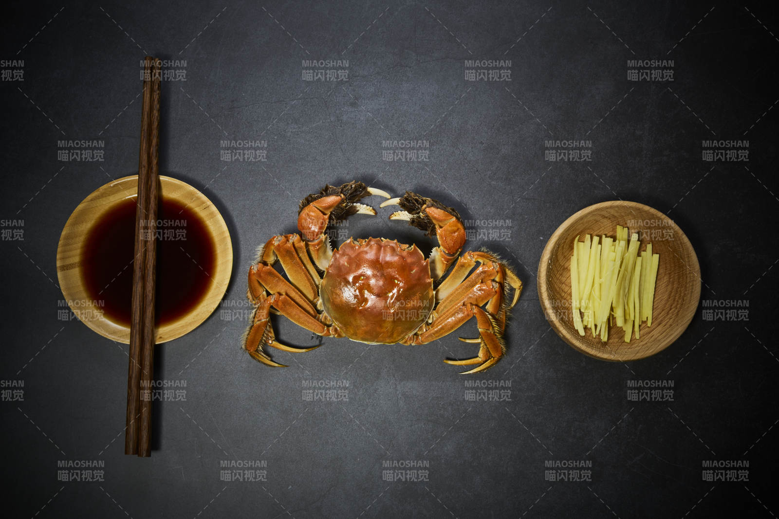 清蒸大闸蟹配姜醋蘸料