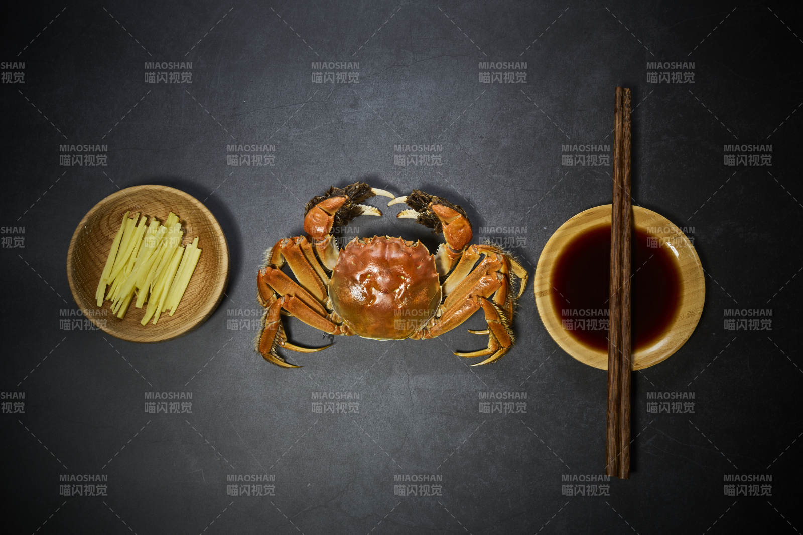 清蒸大閘蟹配姜醋汁