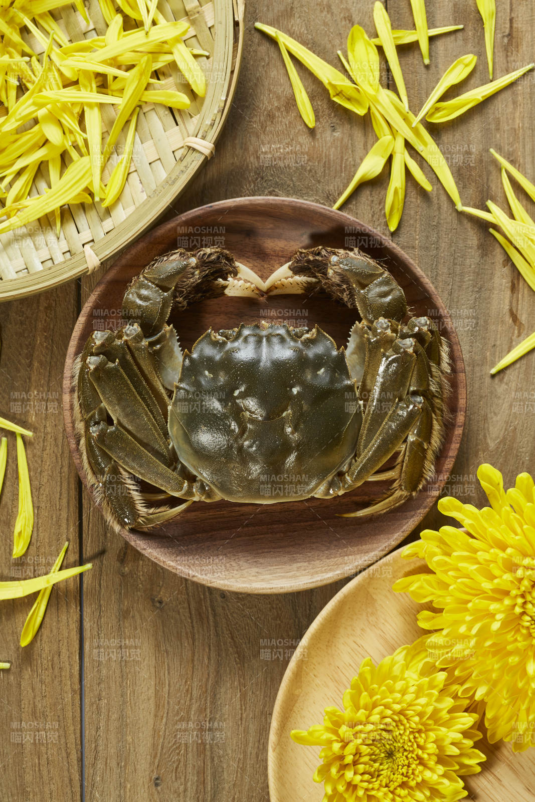 秋日蟹宴 菊花相伴