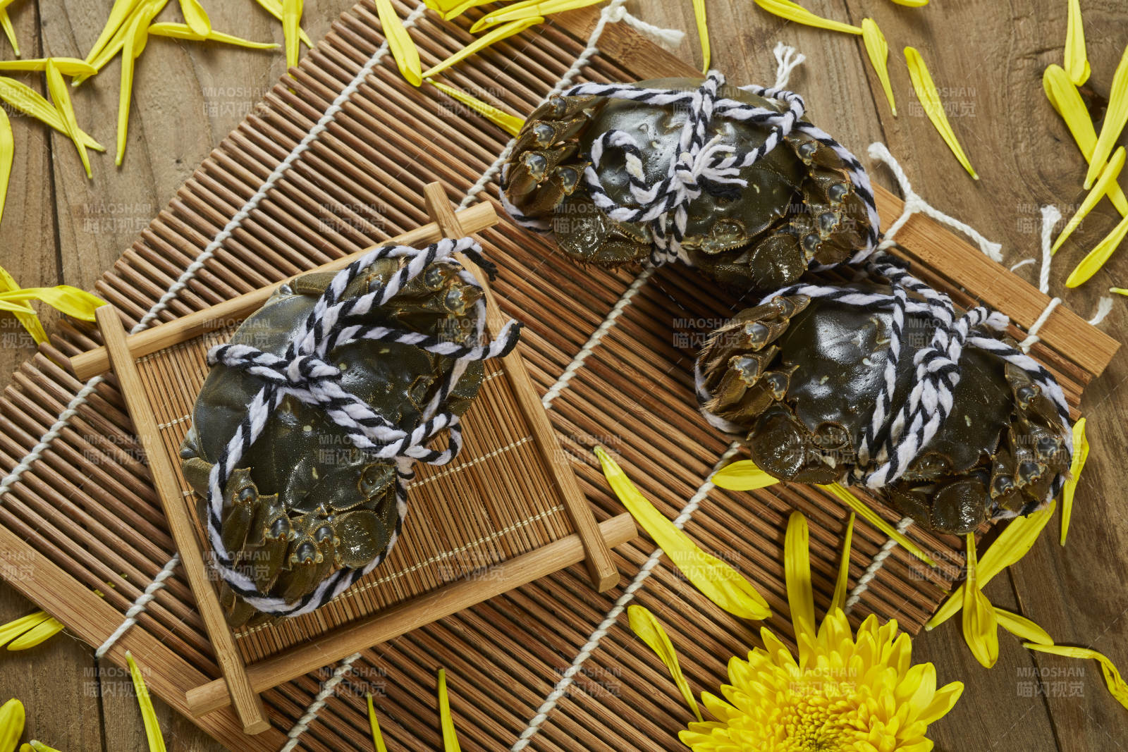 秋日蟹宴 菊香相伴