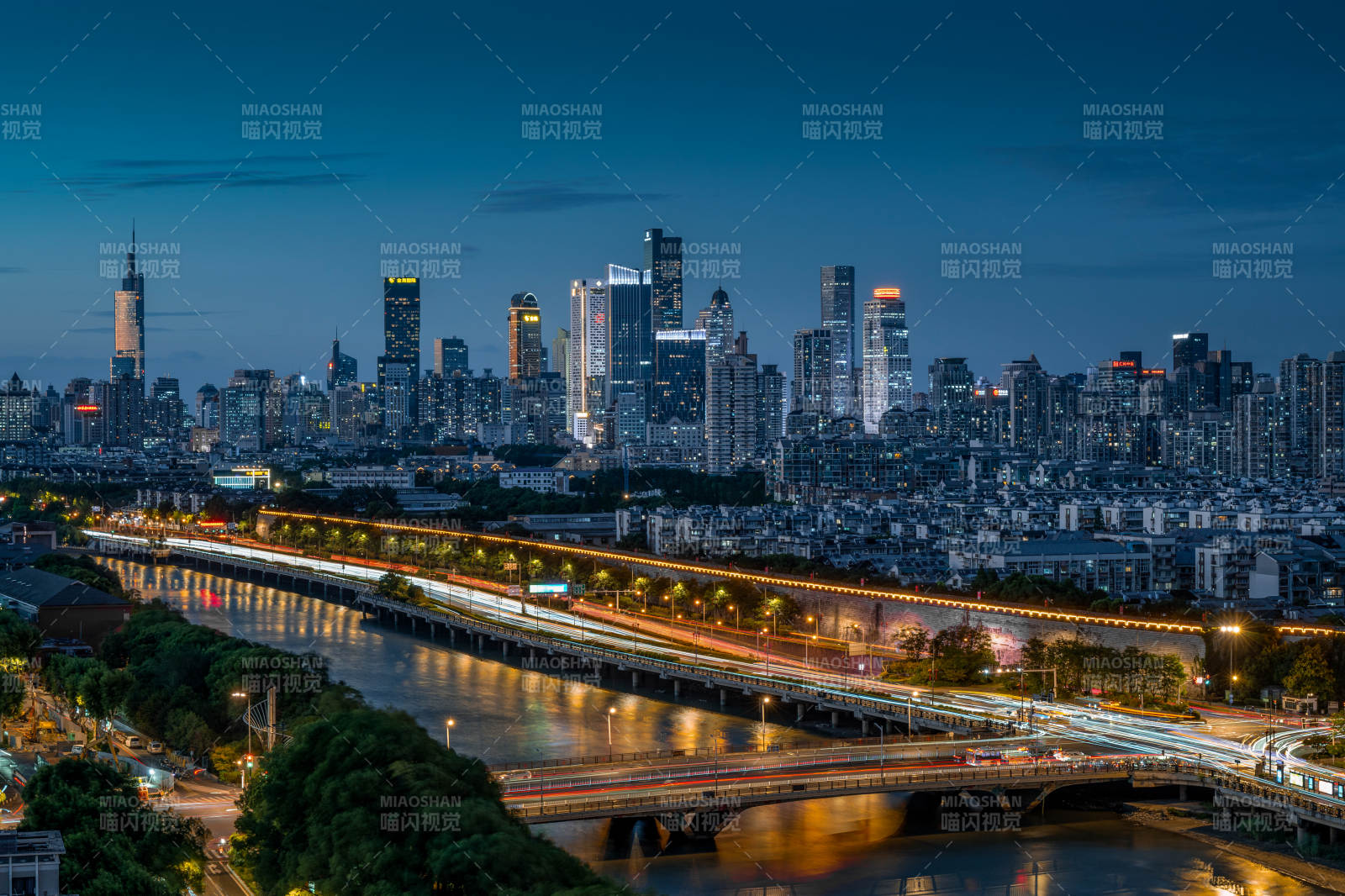南京城市夜景與橋梁燈火