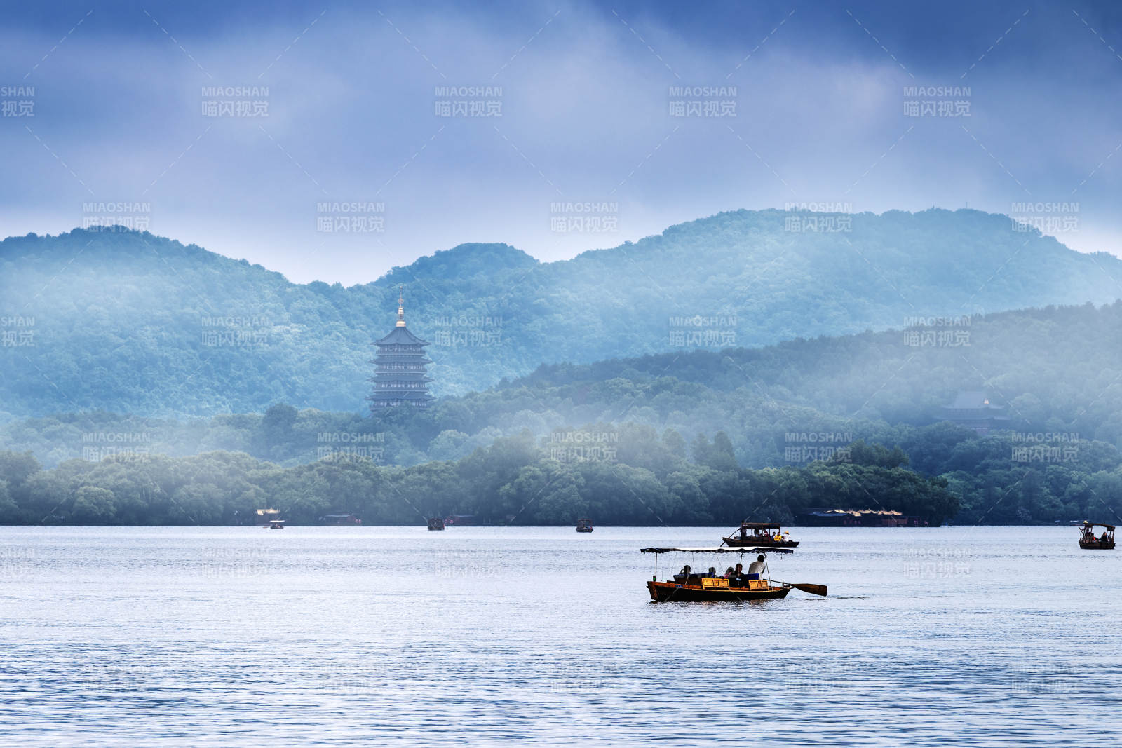 西湖煙雨 塔影朦朧