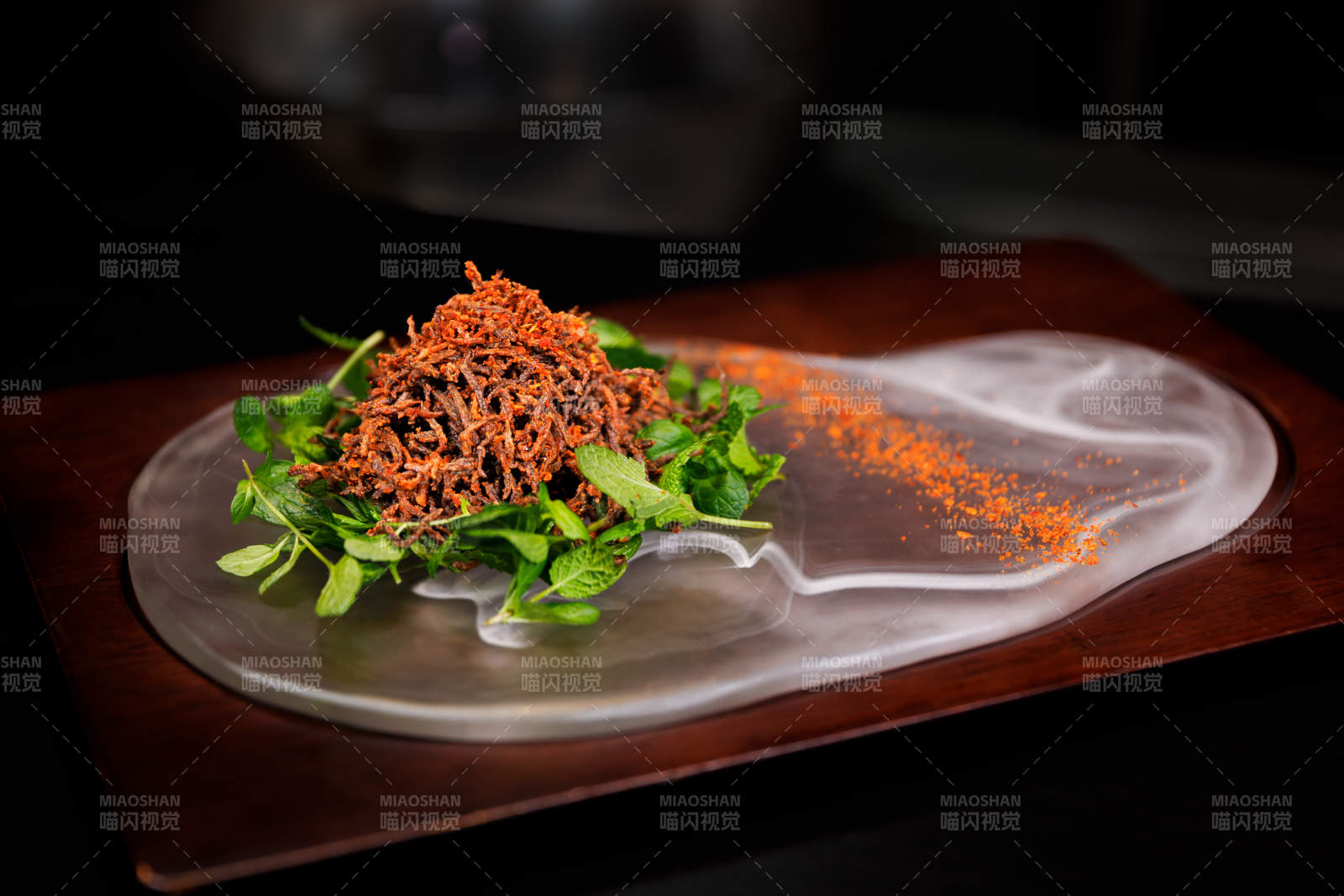 創意美食 薄霧中的香草與脆絲