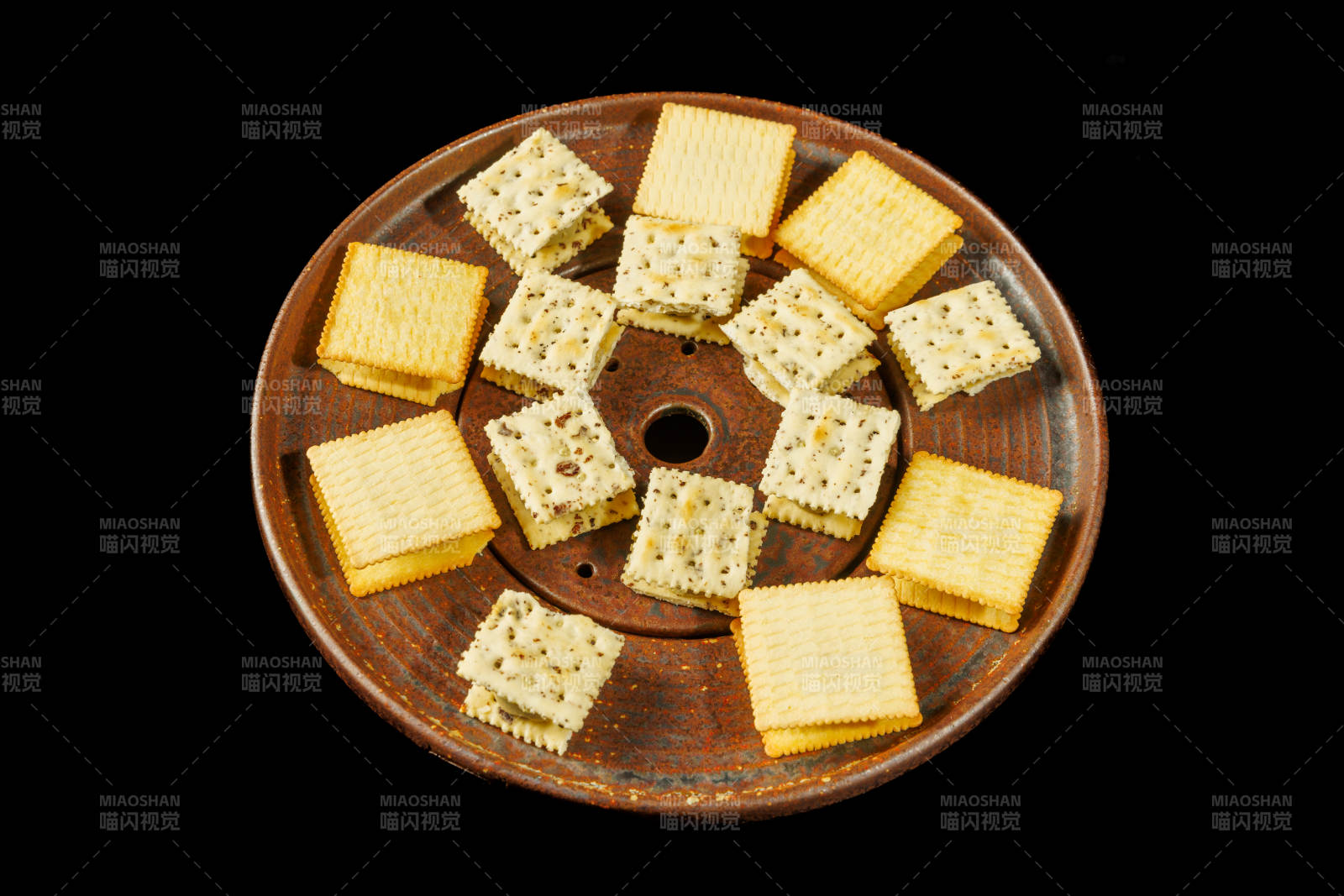 圓形盤上的餅干拼圖