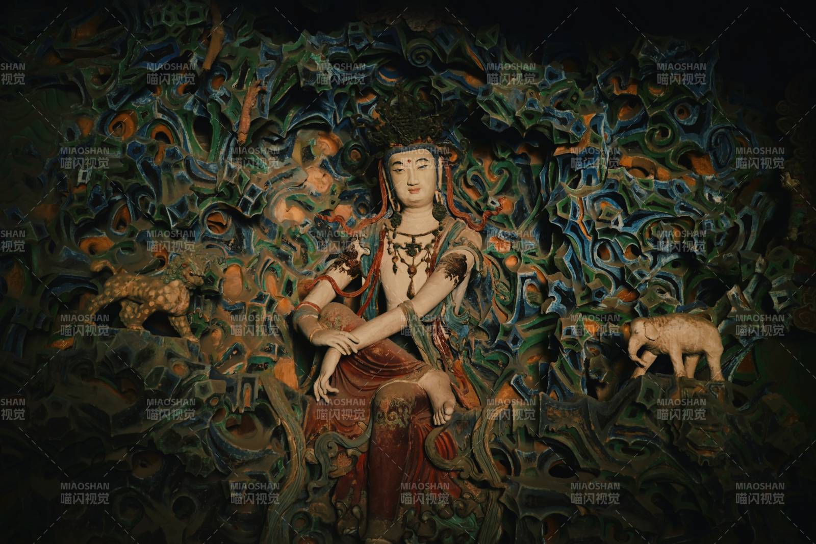 正定古城隆興寺懸塑倒坐觀音