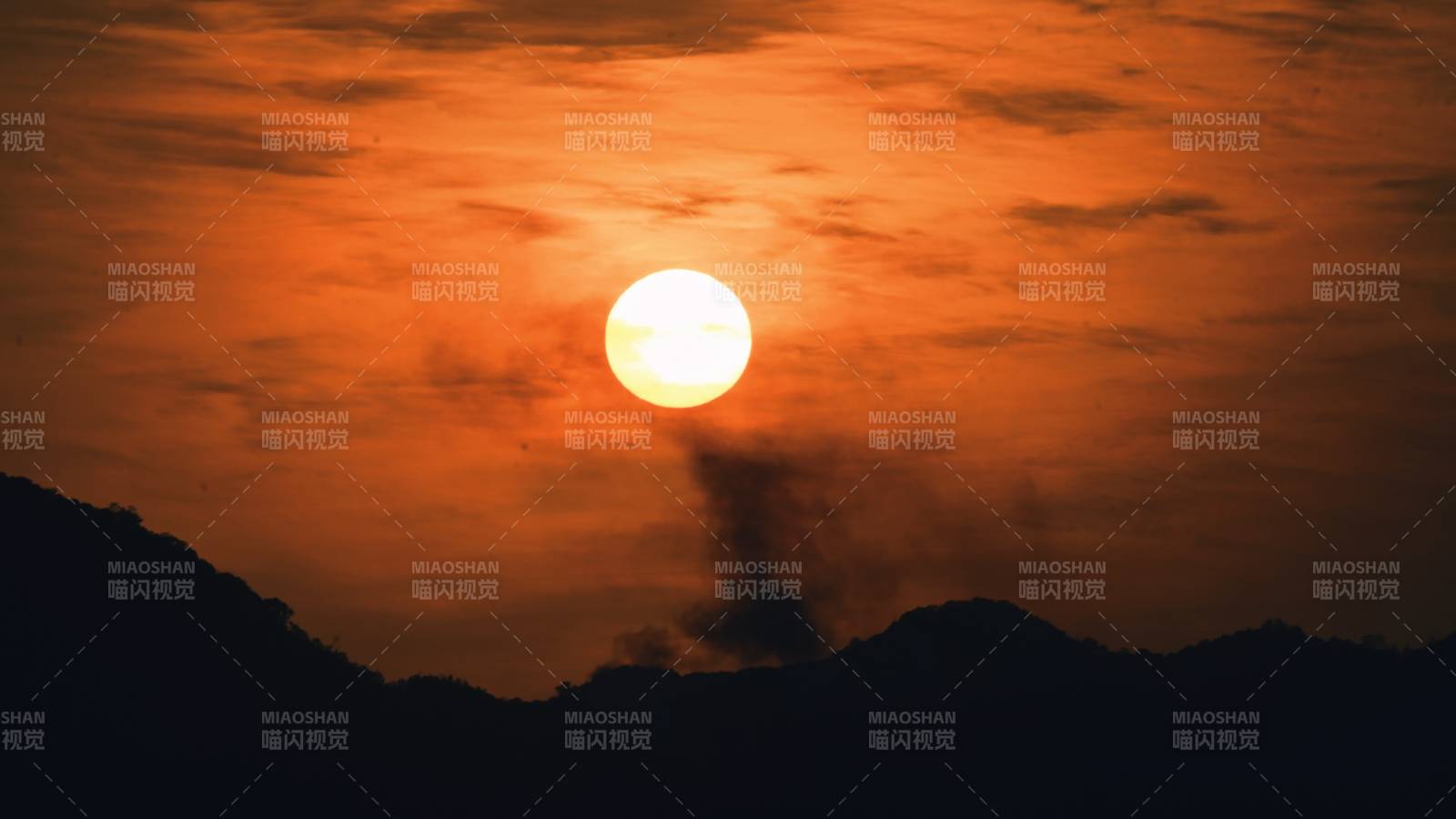 夕陽西下 山影剪影
