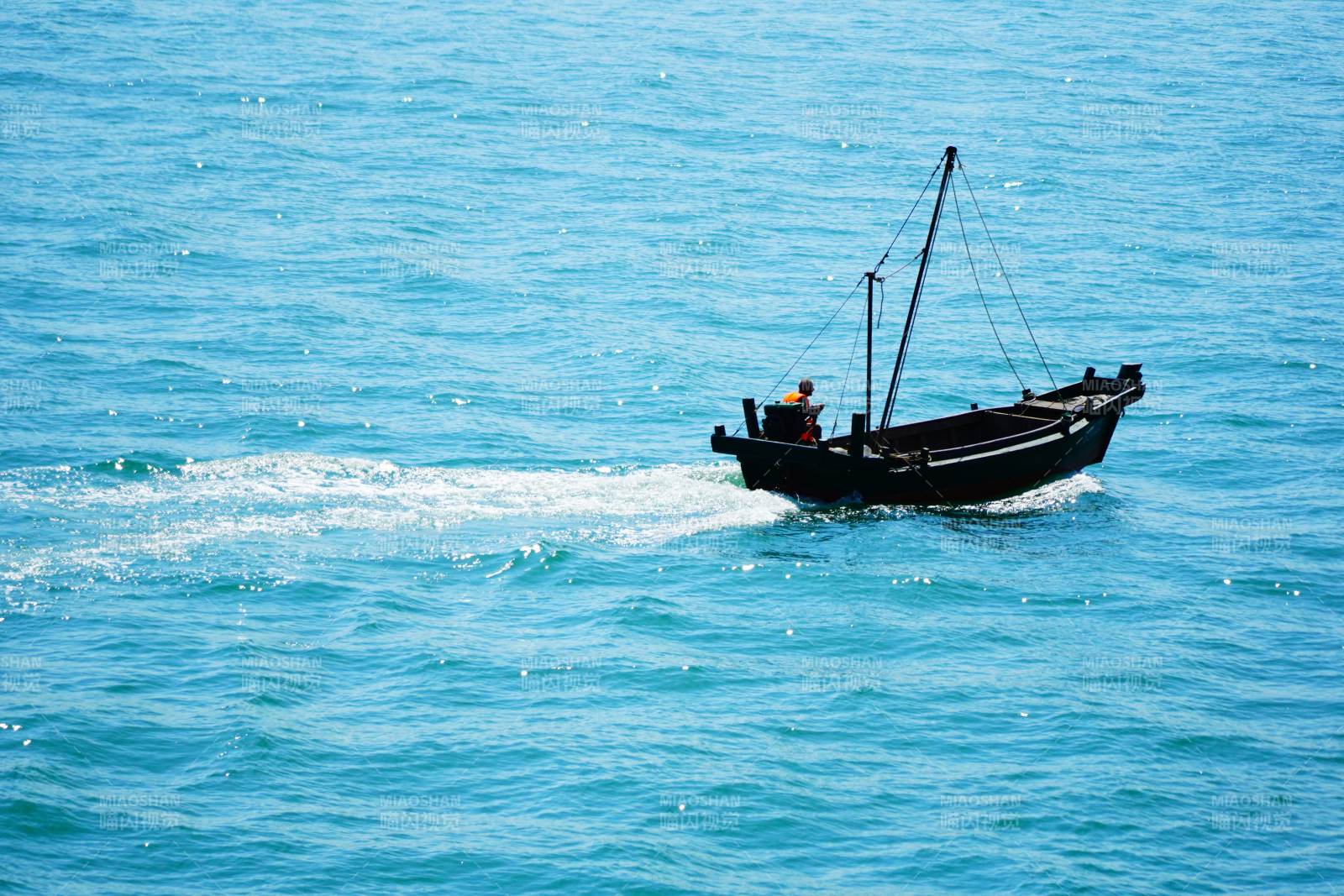 海上孤舟 一人獨行