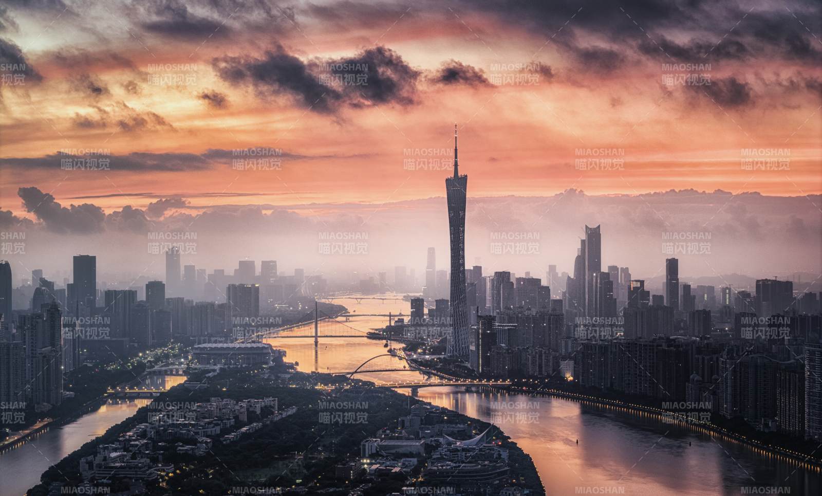 廣州塔與珠江的晨曦美景