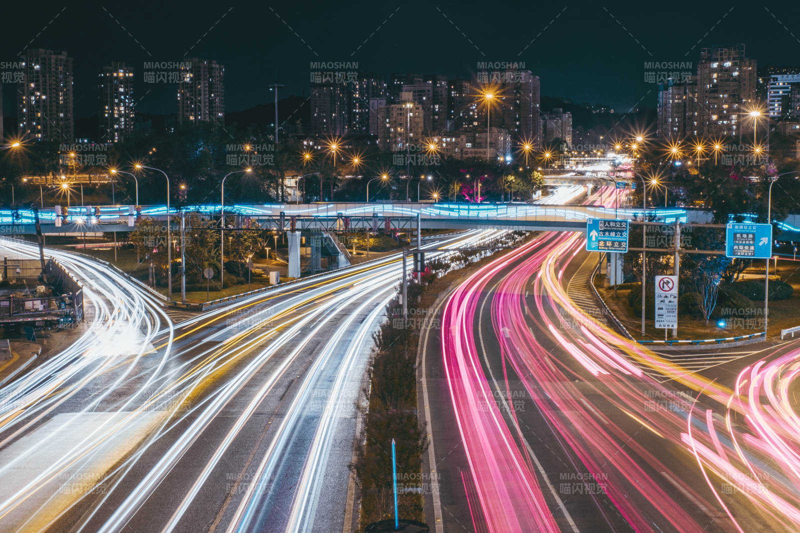 夜幕下的城市高速路流光
