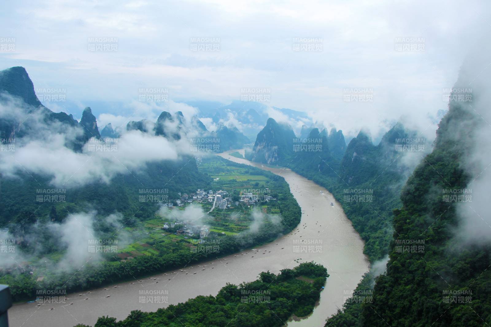 云霧繚繞的漓江風光，相公山
