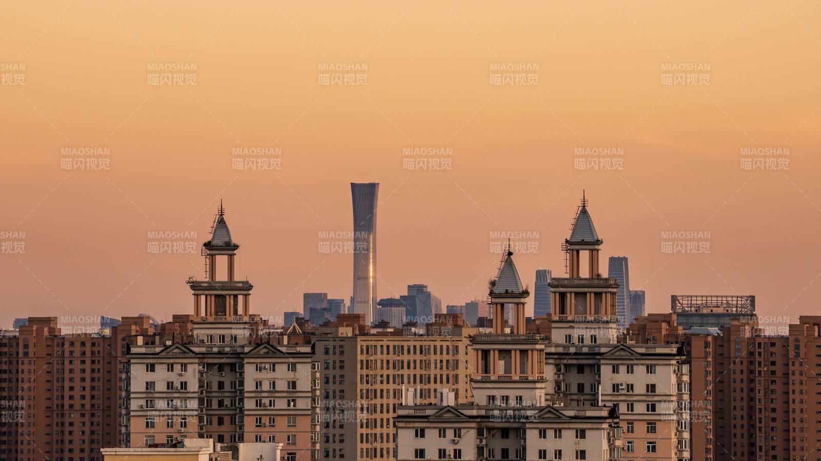 城市天際線夕陽美景