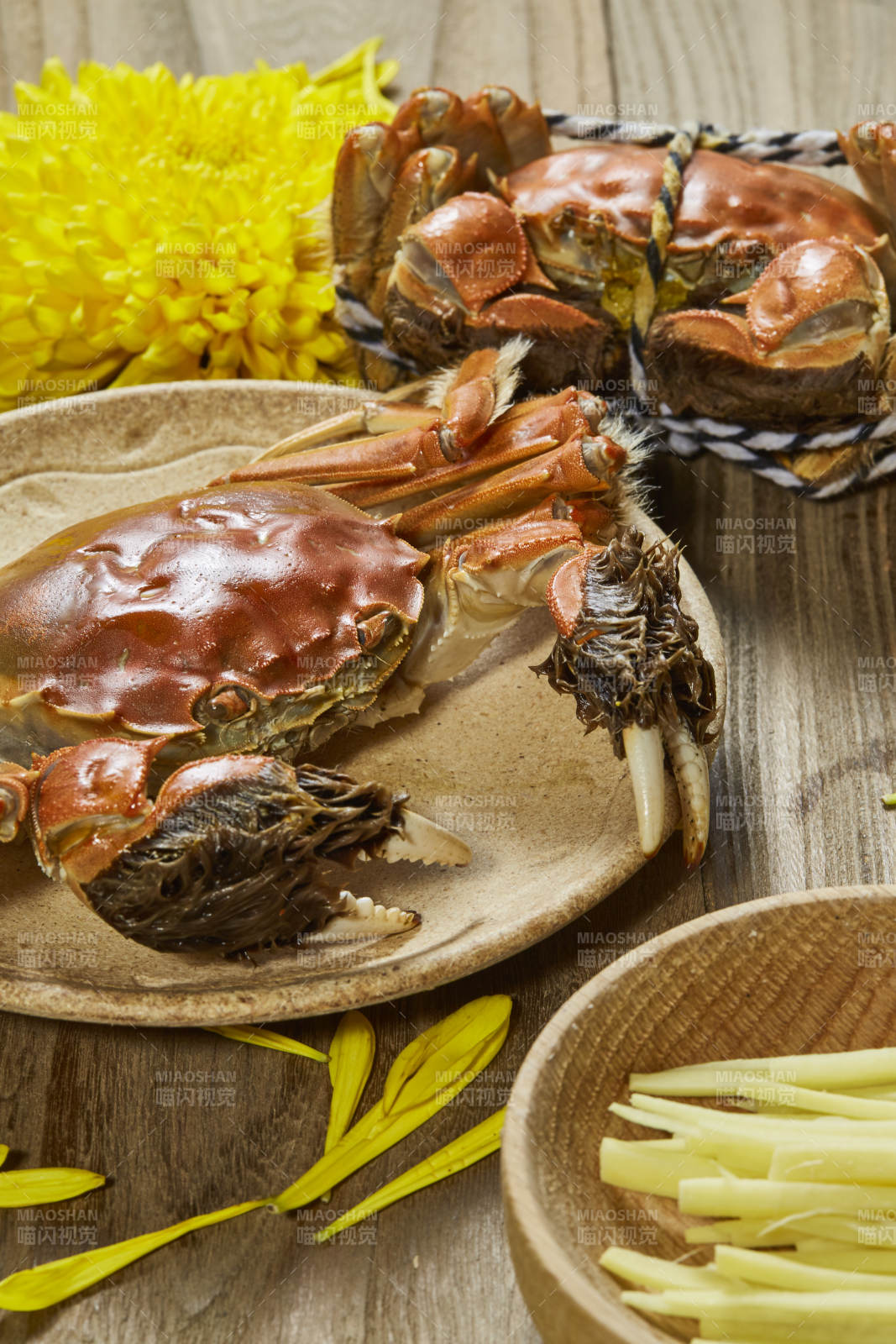 秋日蟹宴 菊香相伴