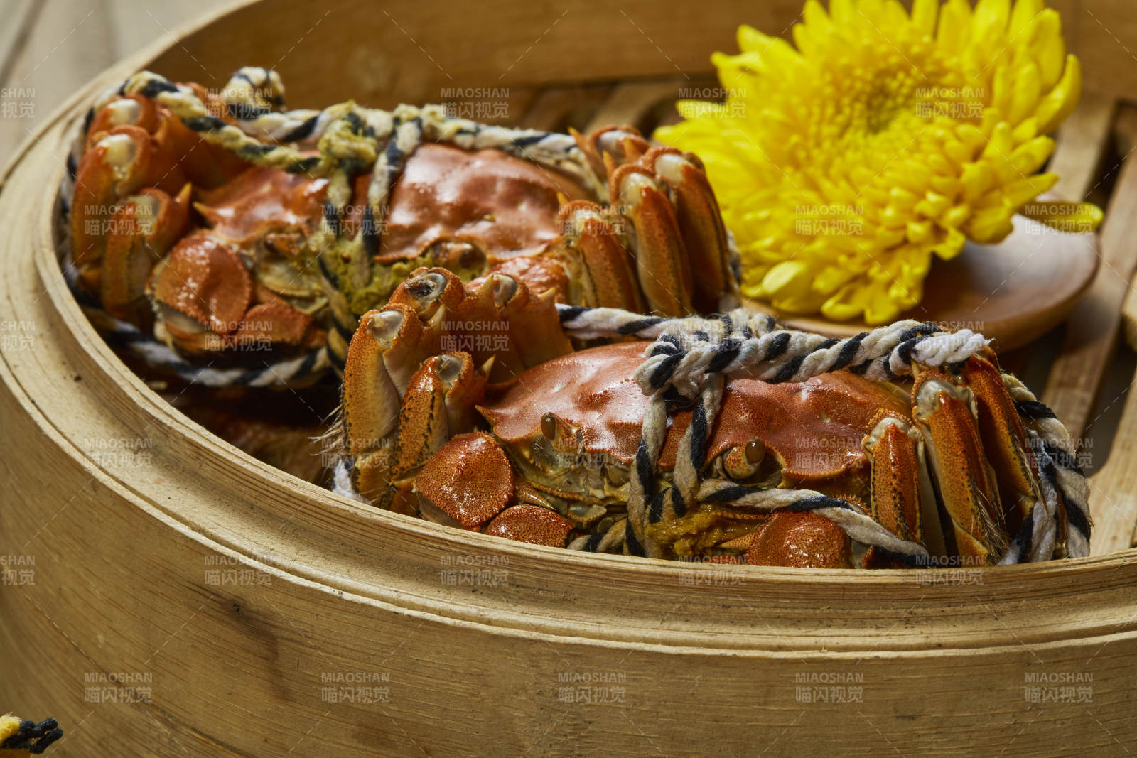 蒸蟹配菊花 美味佳肴