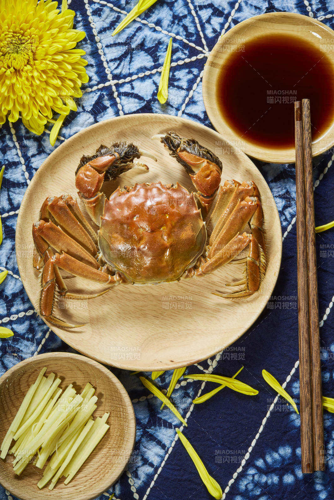 清蒸大閘蟹配姜茶