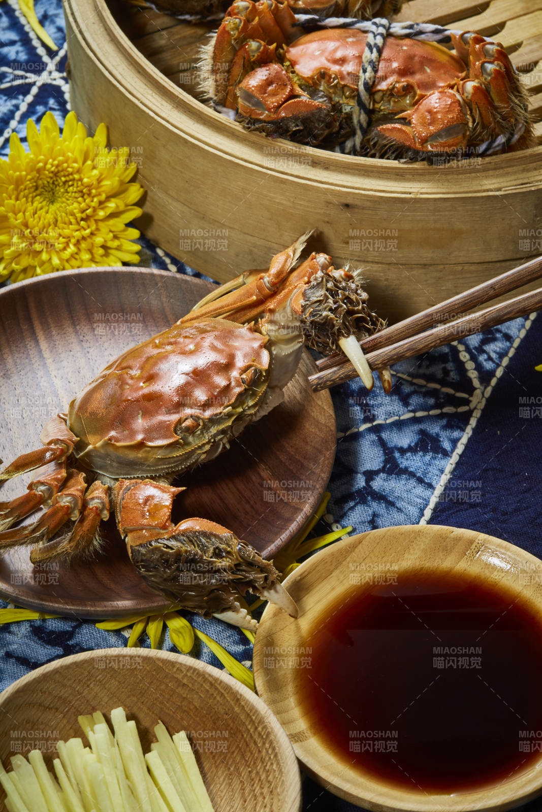 蒸蟹配姜醋 秋日美味