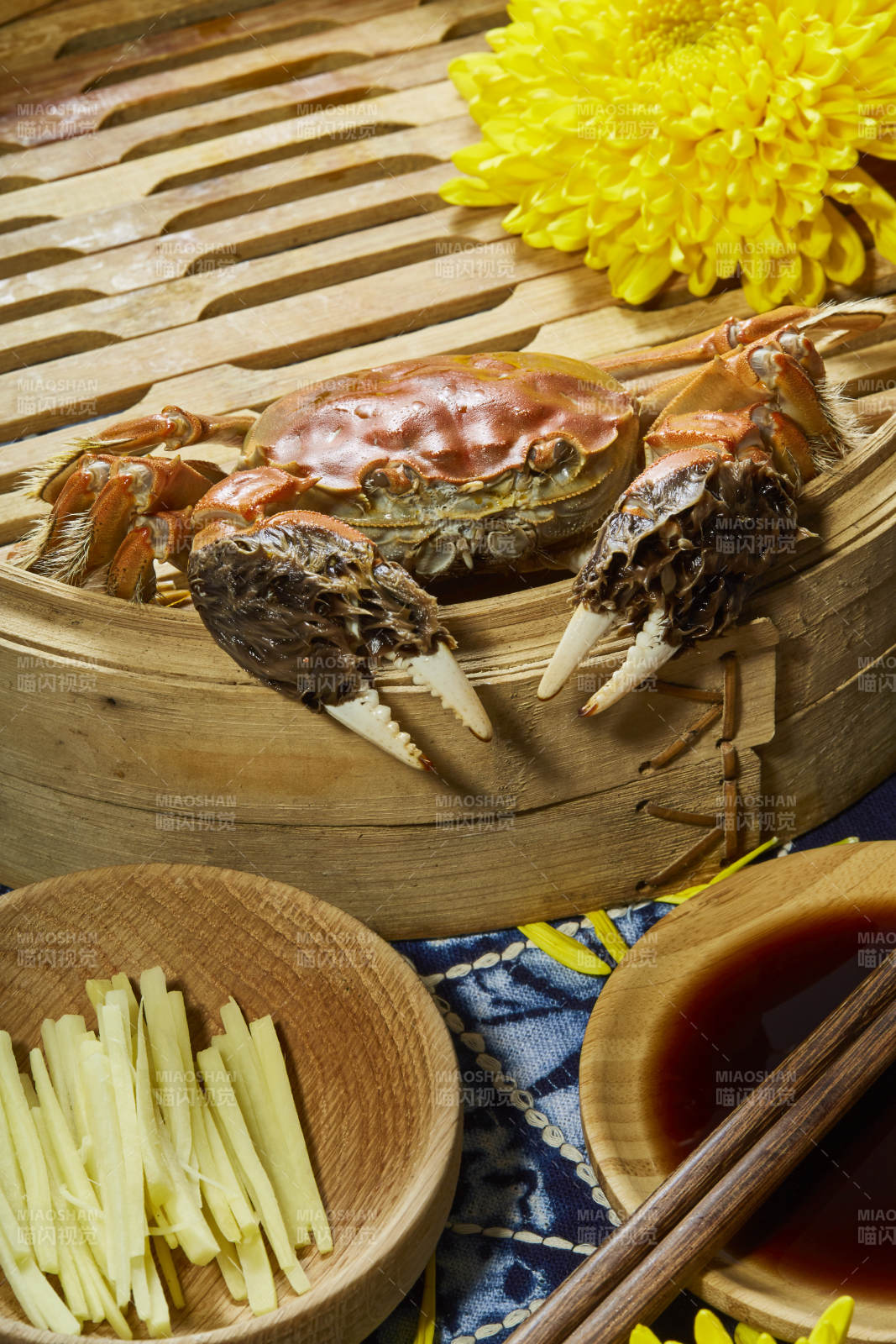 蒸蟹配姜絲 秋日美味